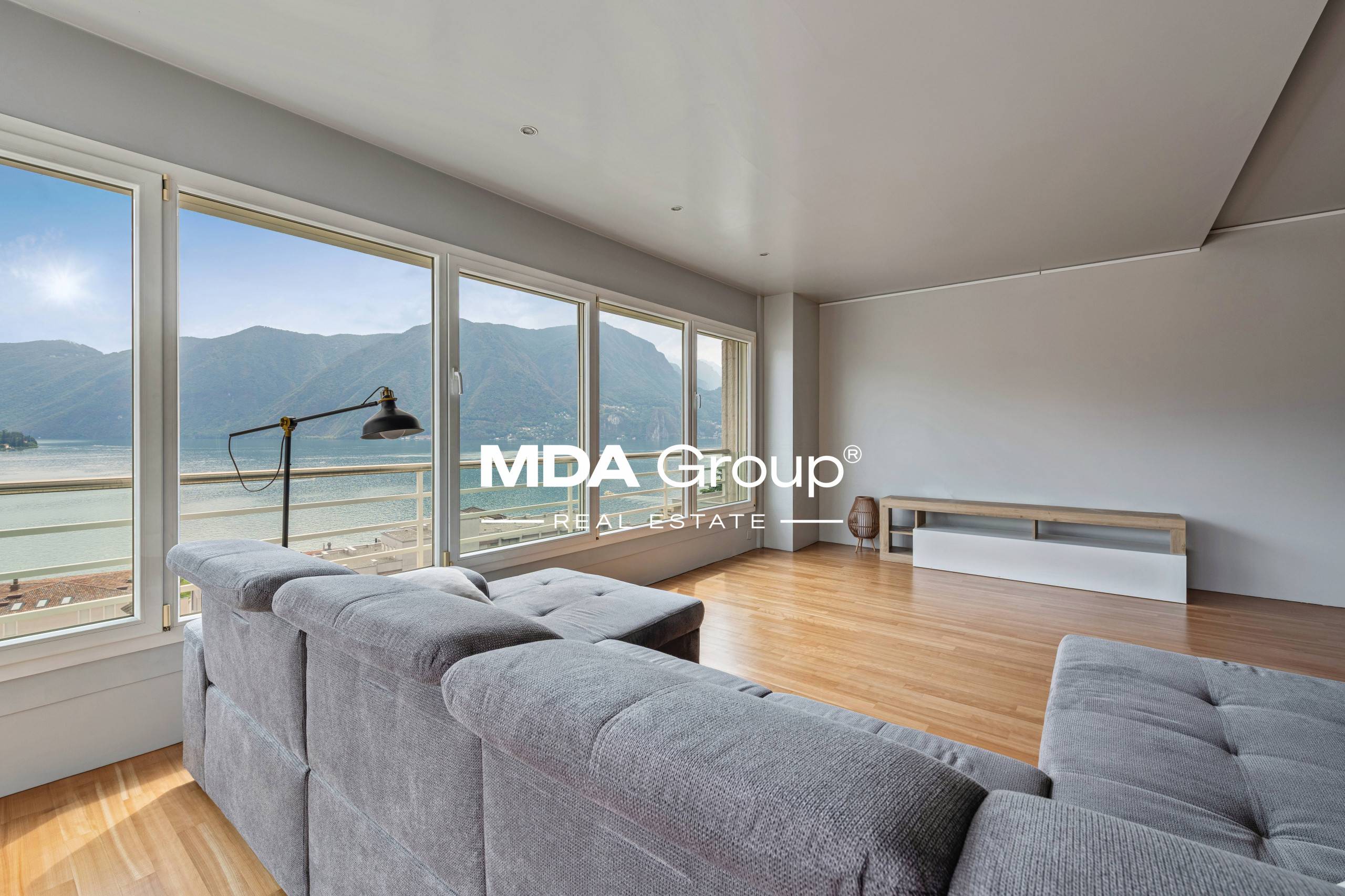 4 locali centrale con vista lago