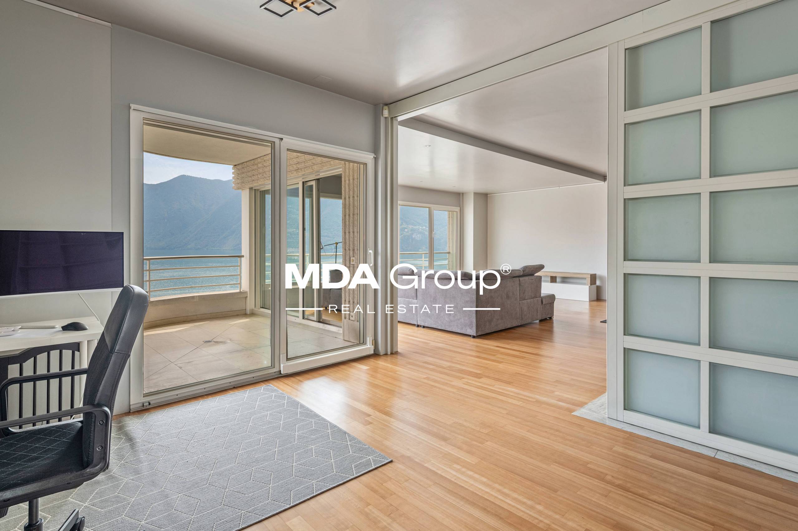 4 locali centrale con vista lago