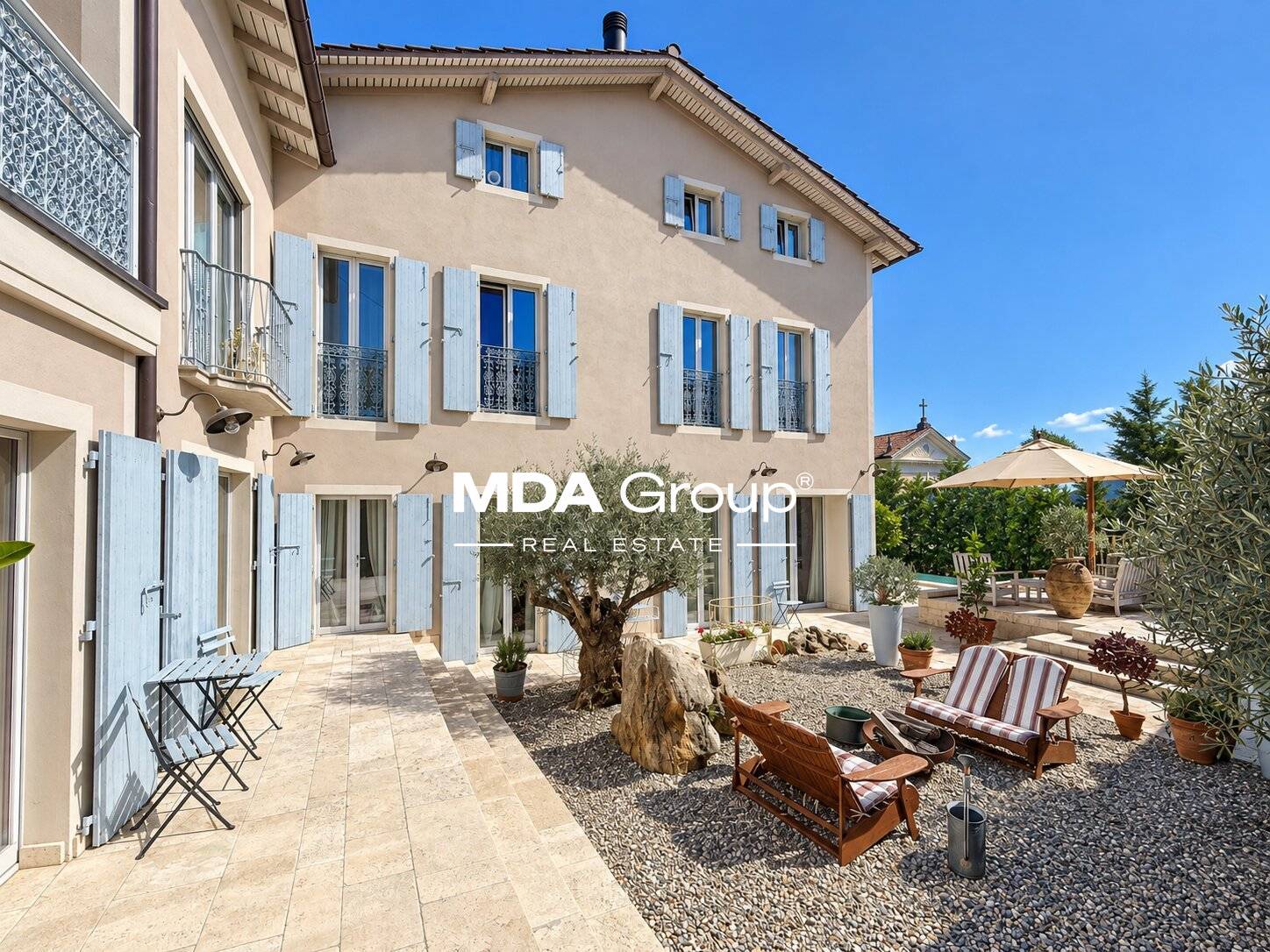VILLA D'ISPIRAZIONE PROVENZALE