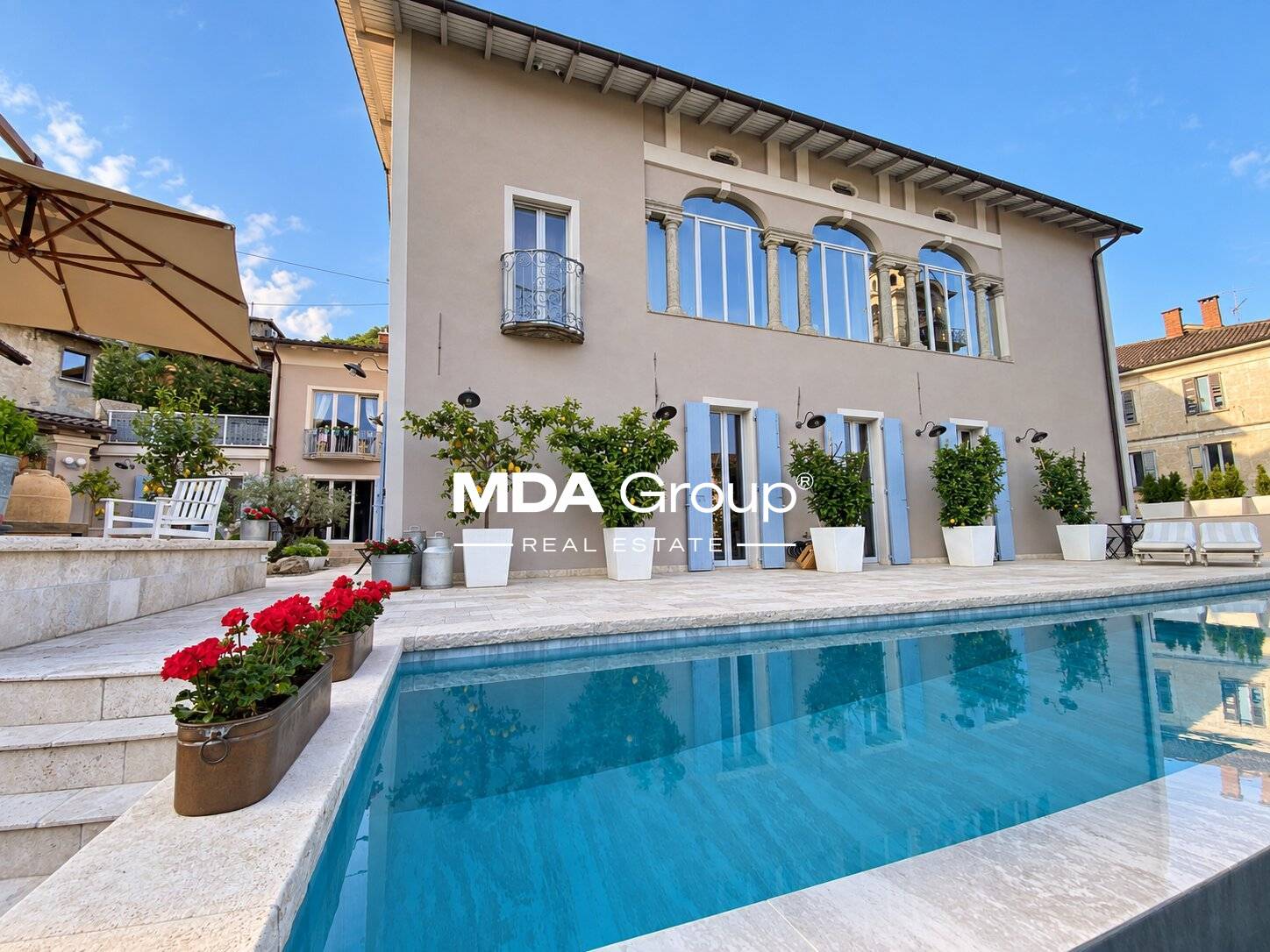 VILLA D'ISPIRAZIONE PROVENZALE