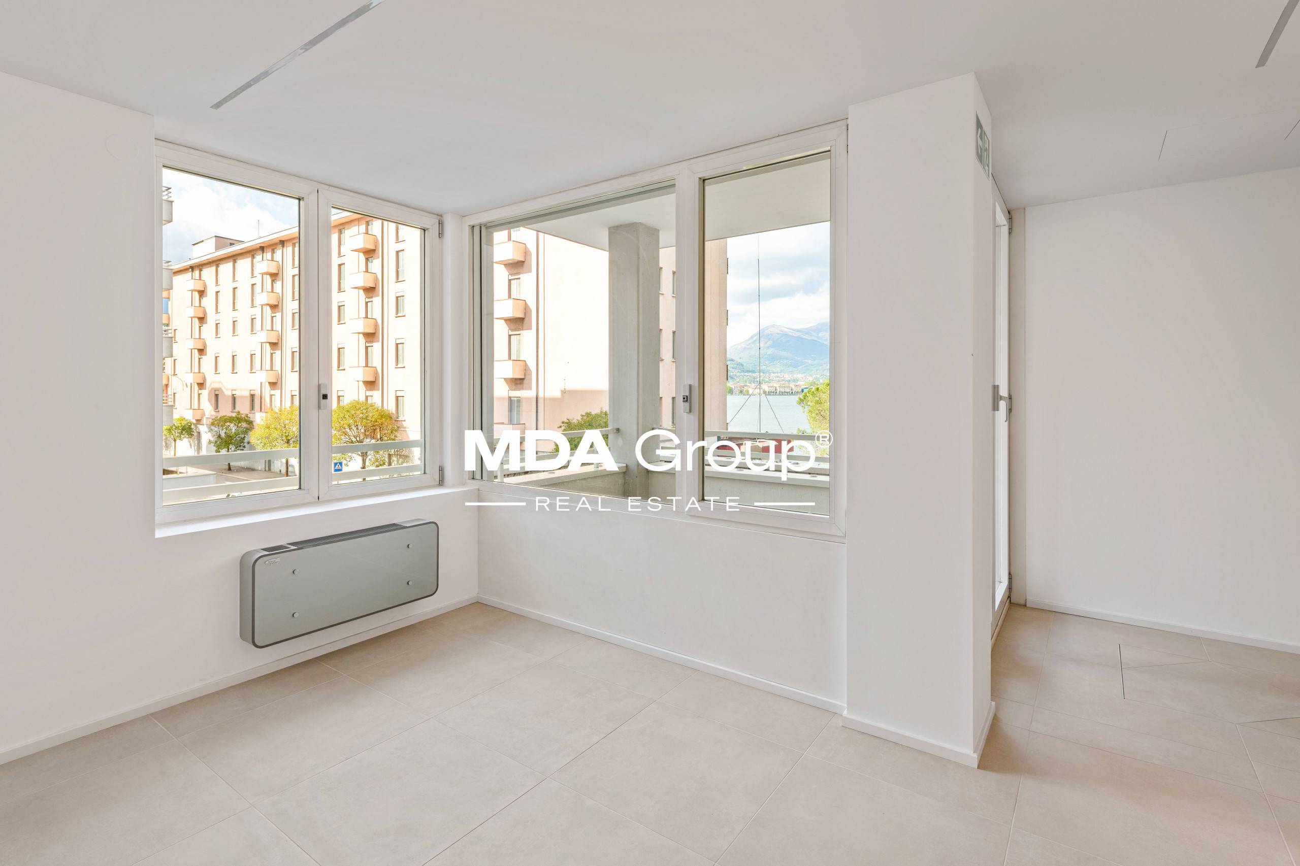 uffici di 226 m2: CENTRALITA' & VISTA LAGO