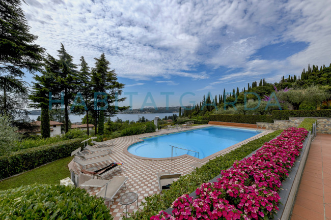Appartamento con terrazza in vendita a Gardone Riviera