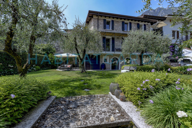 Villa Singola in vendita a Gargnano