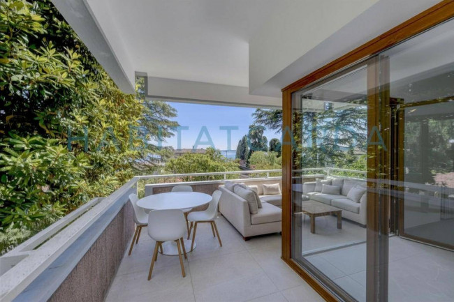 Appartamento con terrazza in vendita a Gardone Riviera