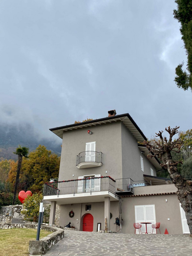 Villa Singola in vendita a Toscolano-Maderno
