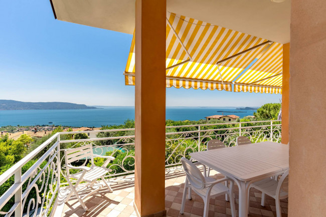 Porzione di villa in vendita a Toscolano-Maderno