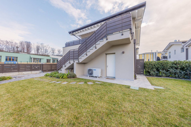 Appartamento con giardino privato in vendita a Desenzano del Garda
