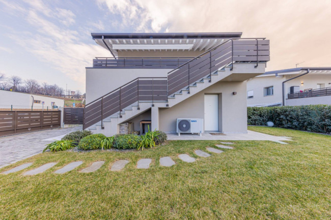 Appartamento con terrazza in vendita a Desenzano del Garda