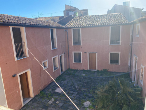 Intero stabile residenziale in vendita a Catania (CT)