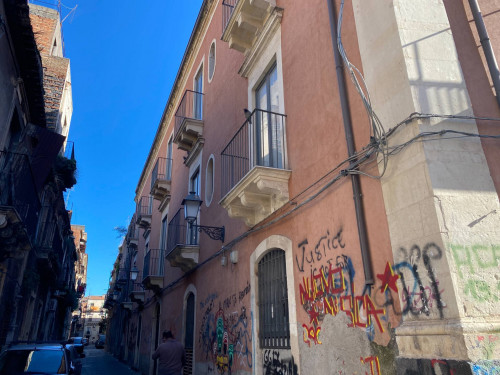Intero stabile residenziale in vendita a Catania (CT)