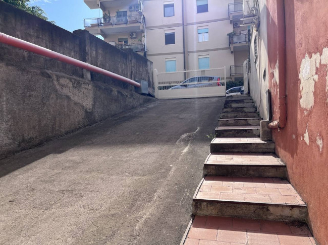 Deposito in vendita a Catania (CT)