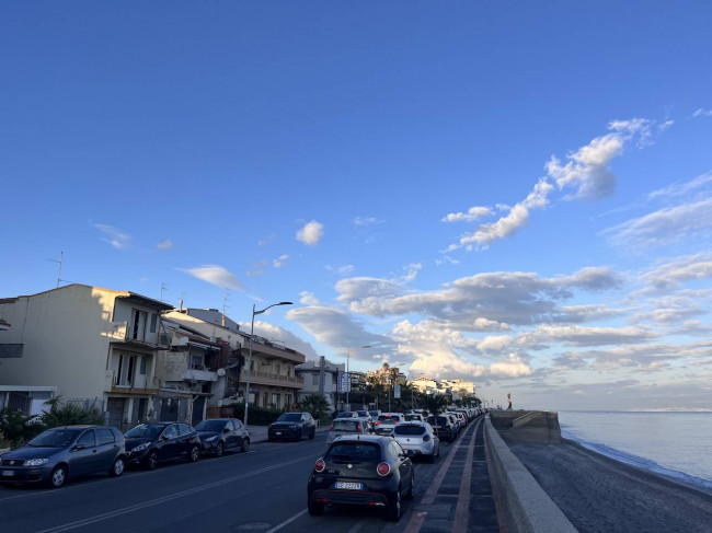 Intero stabile residenziale in vendita a Santa Teresa di Riva (ME)