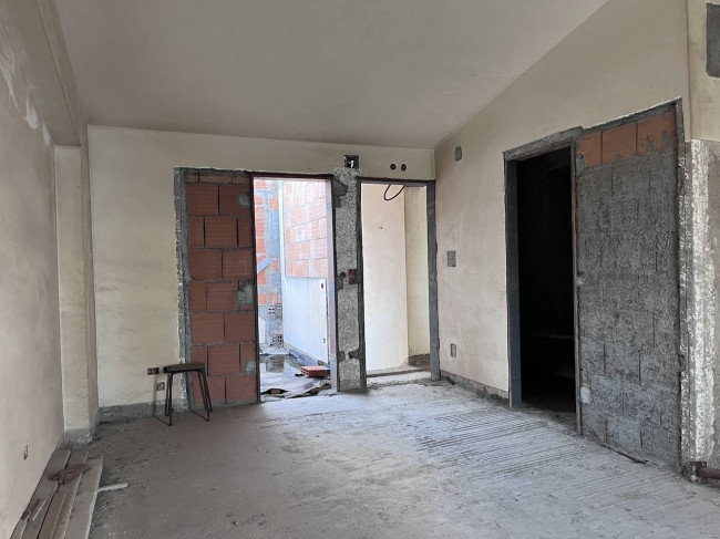 Intero stabile residenziale in vendita a Santa Teresa di Riva (ME)