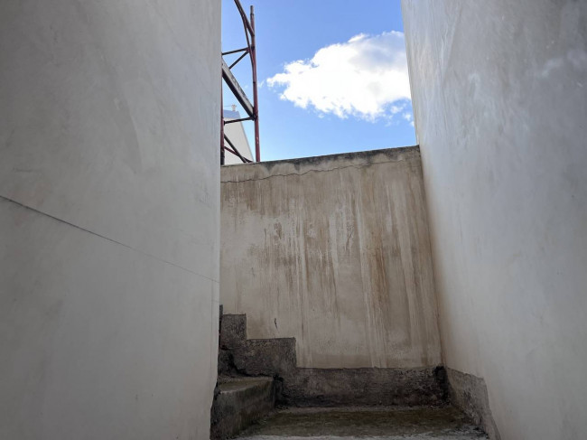 Intero stabile residenziale in vendita a Santa Teresa di Riva (ME)