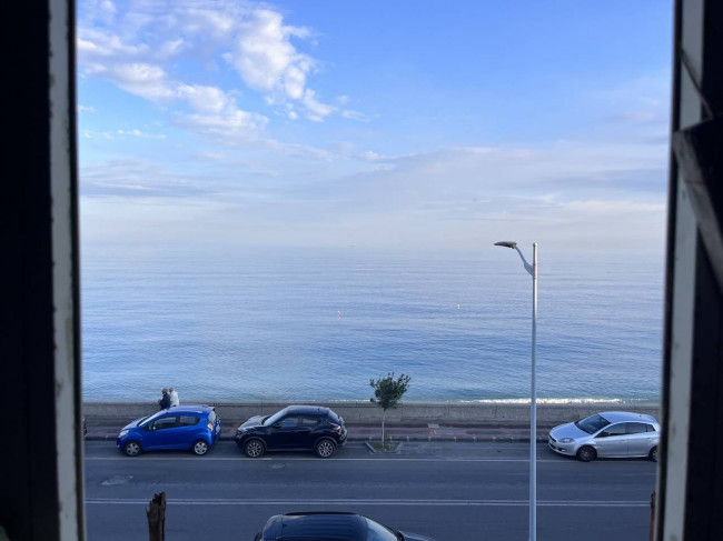 Intero stabile residenziale in vendita a Santa Teresa di Riva (ME)