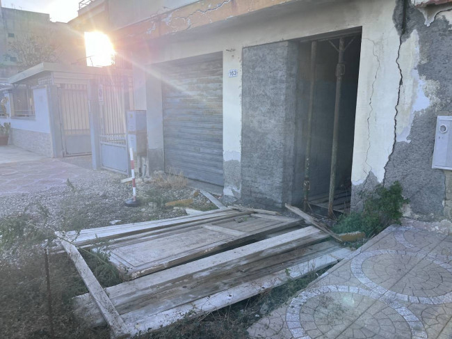 Intero stabile residenziale in vendita a Santa Teresa di Riva (ME)