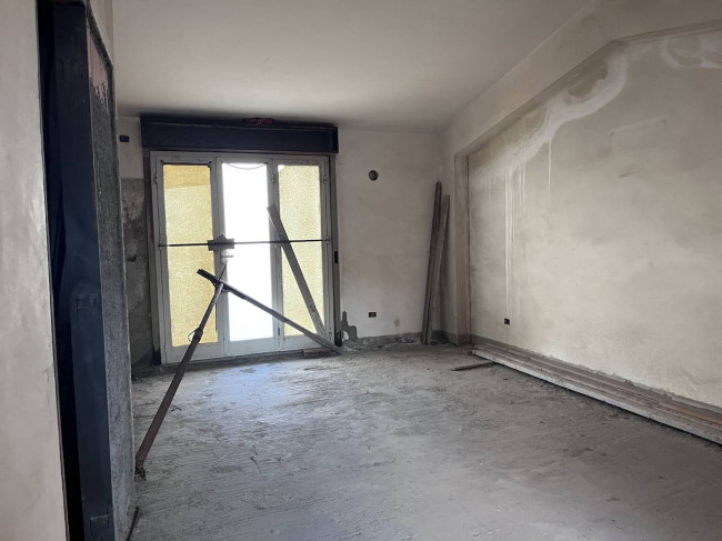 Intero stabile residenziale in vendita a Santa Teresa di Riva (ME)