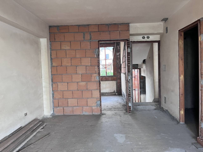 Intero stabile residenziale in vendita a Santa Teresa di Riva (ME)