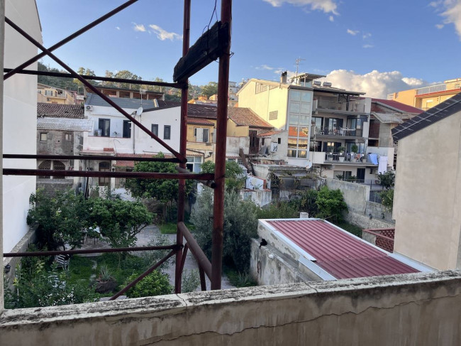 Intero stabile residenziale in vendita a Santa Teresa di Riva (ME)