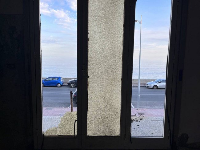 Intero stabile residenziale in vendita a Santa Teresa di Riva (ME)