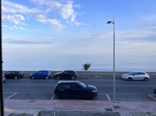 Intero stabile residenziale in vendita a Santa Teresa di Riva (ME)