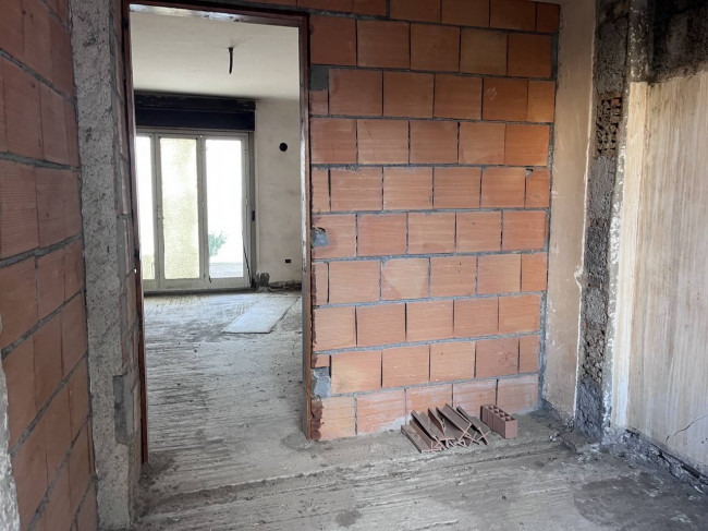 Intero stabile residenziale in vendita a Santa Teresa di Riva (ME)