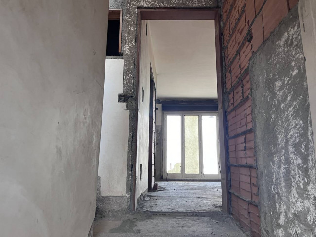 Intero stabile residenziale in vendita a Santa Teresa di Riva (ME)