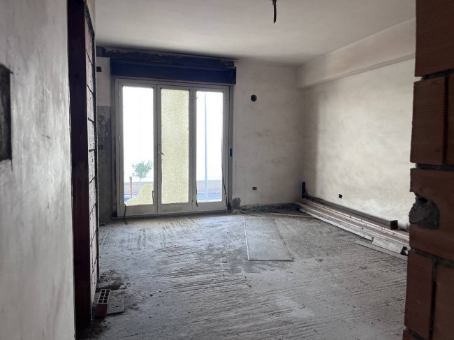 Intero stabile residenziale in vendita a Santa Teresa di Riva (ME)