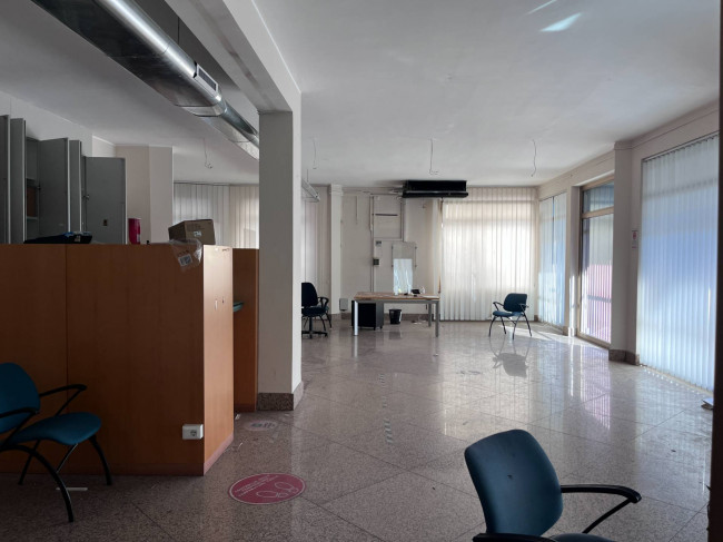 Locale commerciale in vendita a Aci Castello (CT)