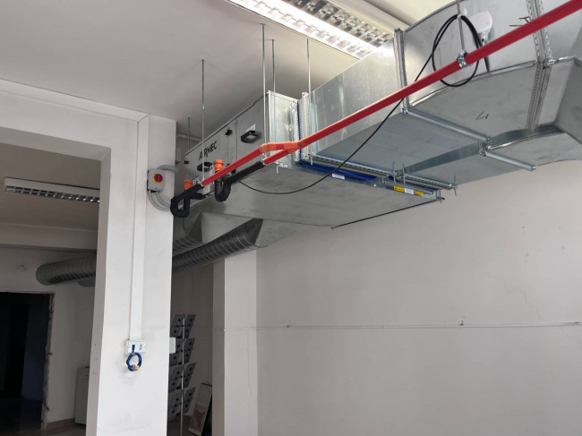 Locale commerciale in vendita a Aci Castello (CT)