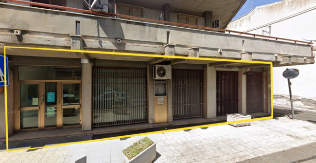 Locale commerciale in vendita a Aci Castello (CT)