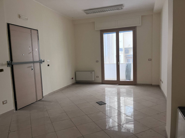 Study/Office for sale in Reggio di Calabria (RC)