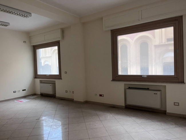 Study/Office for sale in Reggio di Calabria (RC)