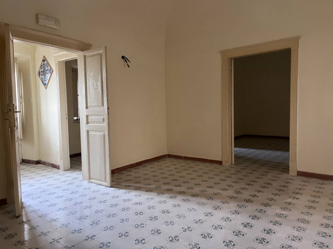 Whole building for sale in San Mauro Castelverde (PA)