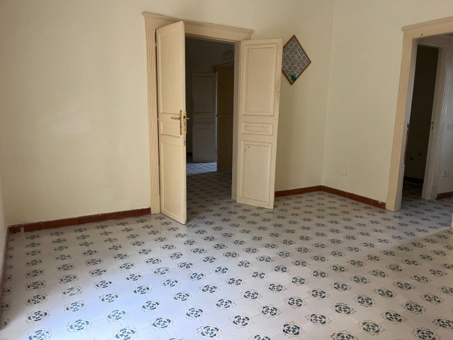 Whole building for sale in San Mauro Castelverde (PA)