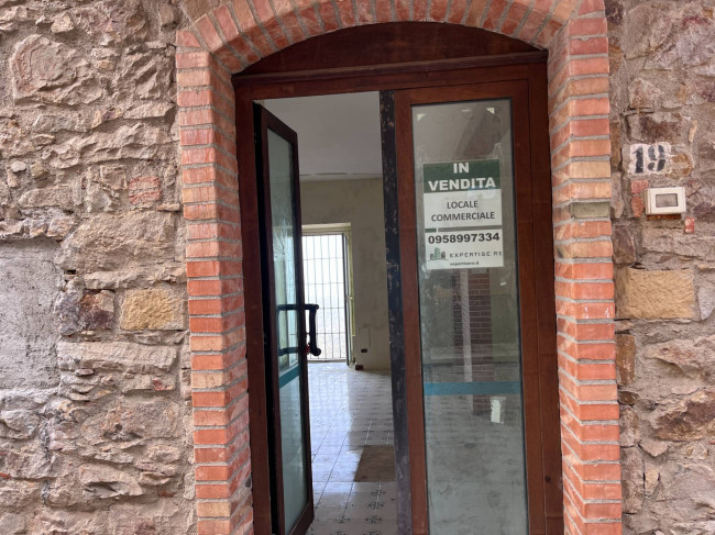 Whole building for sale in San Mauro Castelverde (PA)
