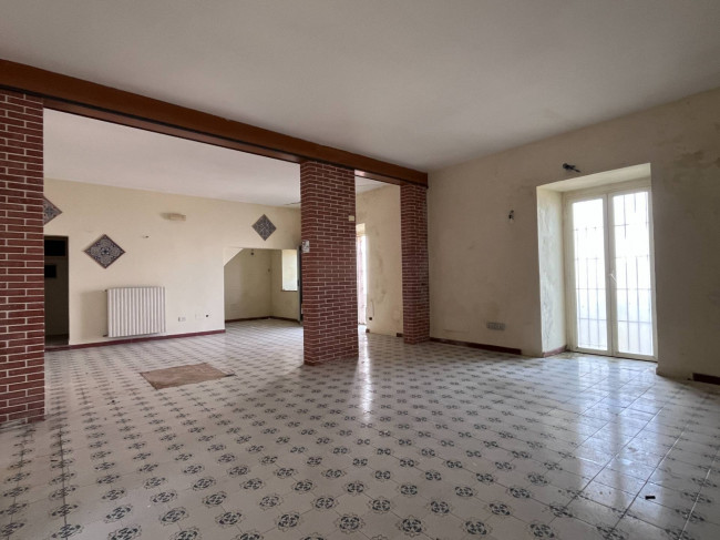 Whole building for sale in San Mauro Castelverde (PA)