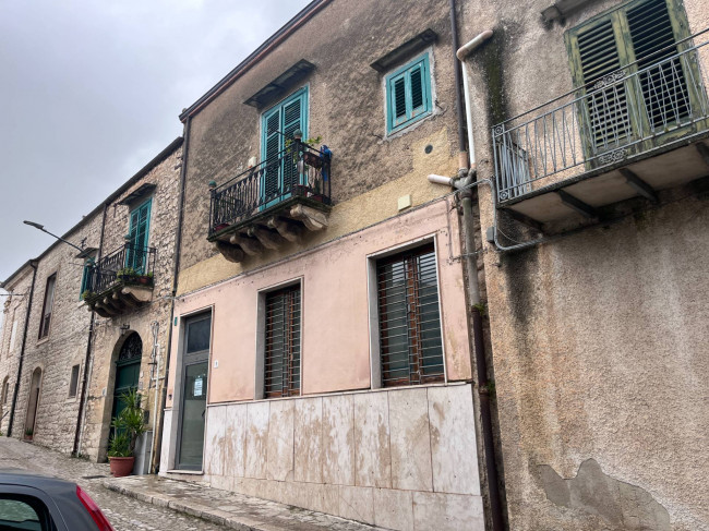 Commercial Property for sale in Palazzo Adriano (PA)