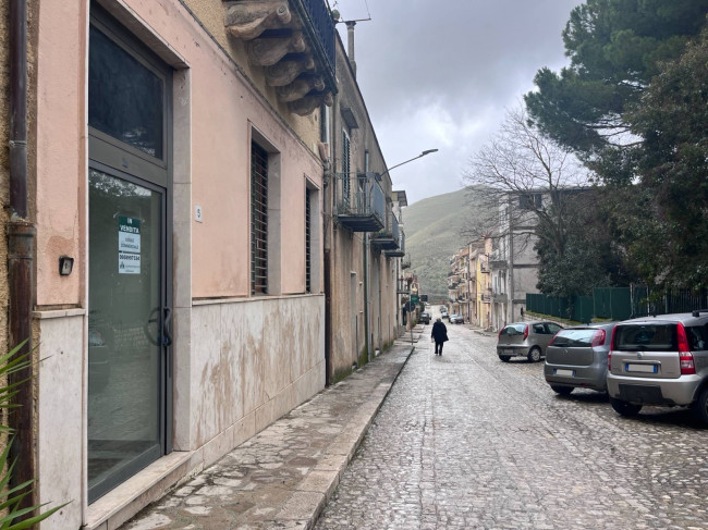 Commercial Property for sale in Palazzo Adriano (PA)