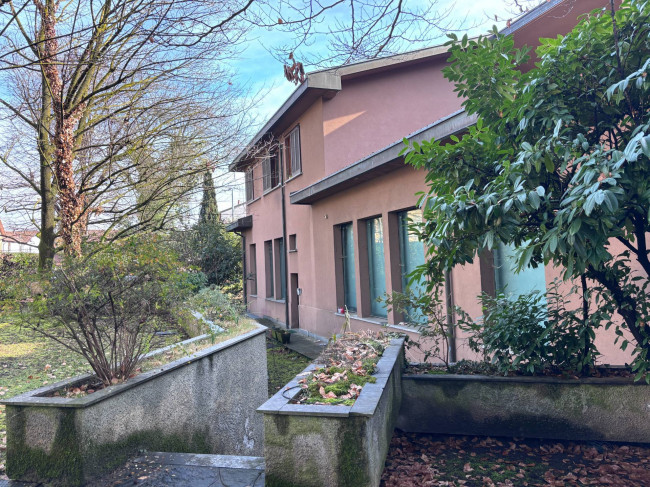 Commercial Property for sale in Cermenate (CO)