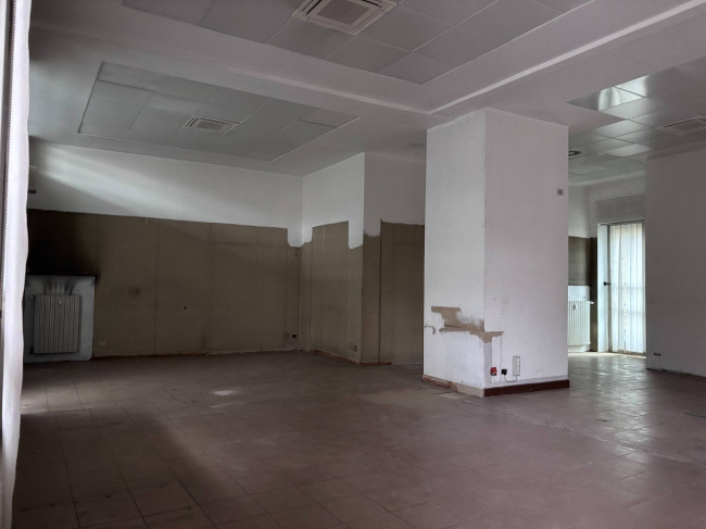 Commercial Property for sale in Cabiate (CO)