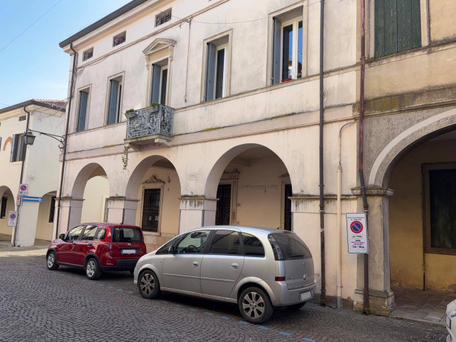 Locale commerciale in vendita a Montagnana (PD)