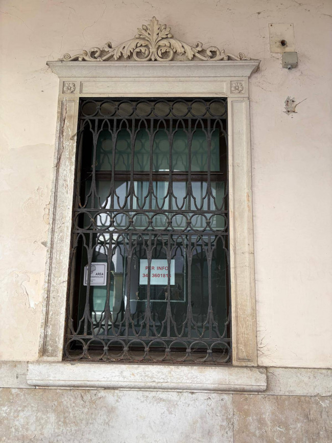 Locale commerciale in vendita a Montagnana (PD)