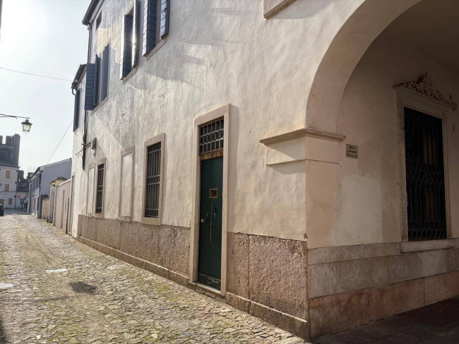 Locale commerciale in vendita a Montagnana (PD)