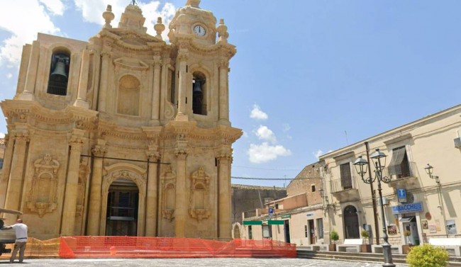 A reddito in vendita a Ferla (SR)