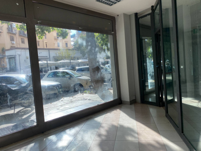 Locale commerciale in affitto a Palermo (PA)