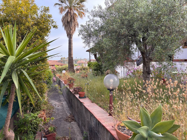 Intero stabile residenziale in vendita a Mascalucia (CT)