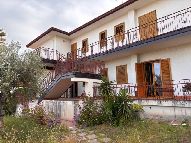 Intero stabile residenziale in vendita a Mascalucia (CT)