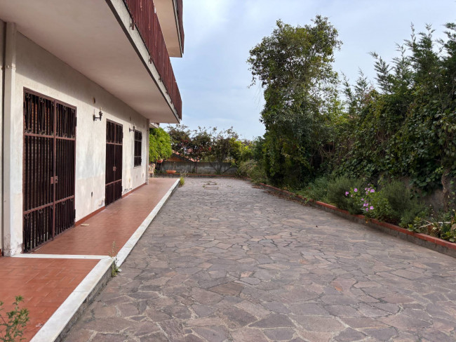 Intero stabile residenziale in vendita a Mascalucia (CT)