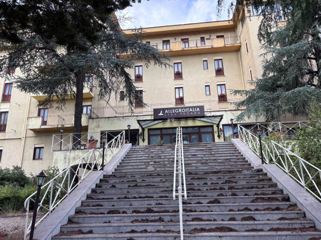 Intero stabile residenziale in vendita a Pedara (CT)